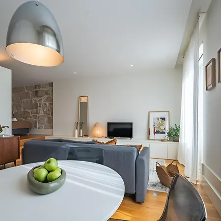 Nomads Lux - 1bd The Comfort Square In * Oporto